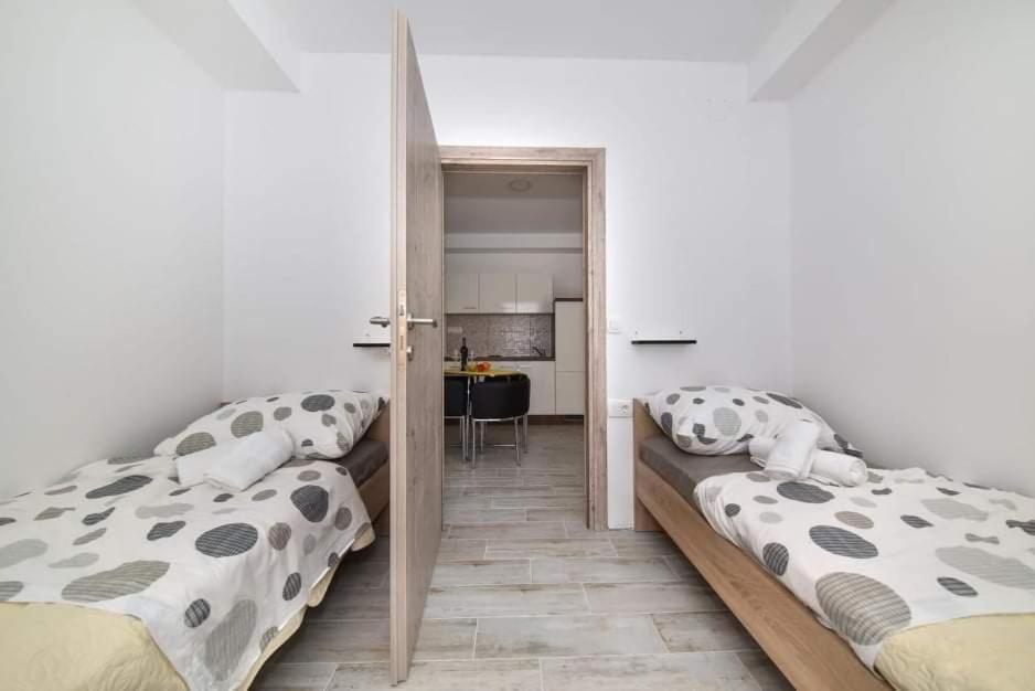 Ferienwohnung Kuca Za Odmor Megi Posedarje Exterior foto