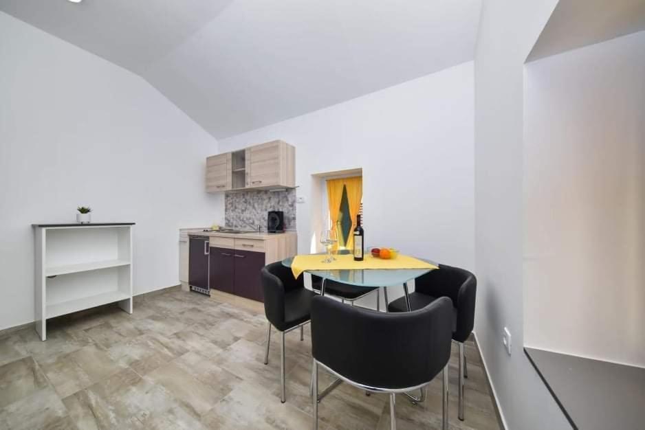 Ferienwohnung Kuca Za Odmor Megi Posedarje Exterior foto